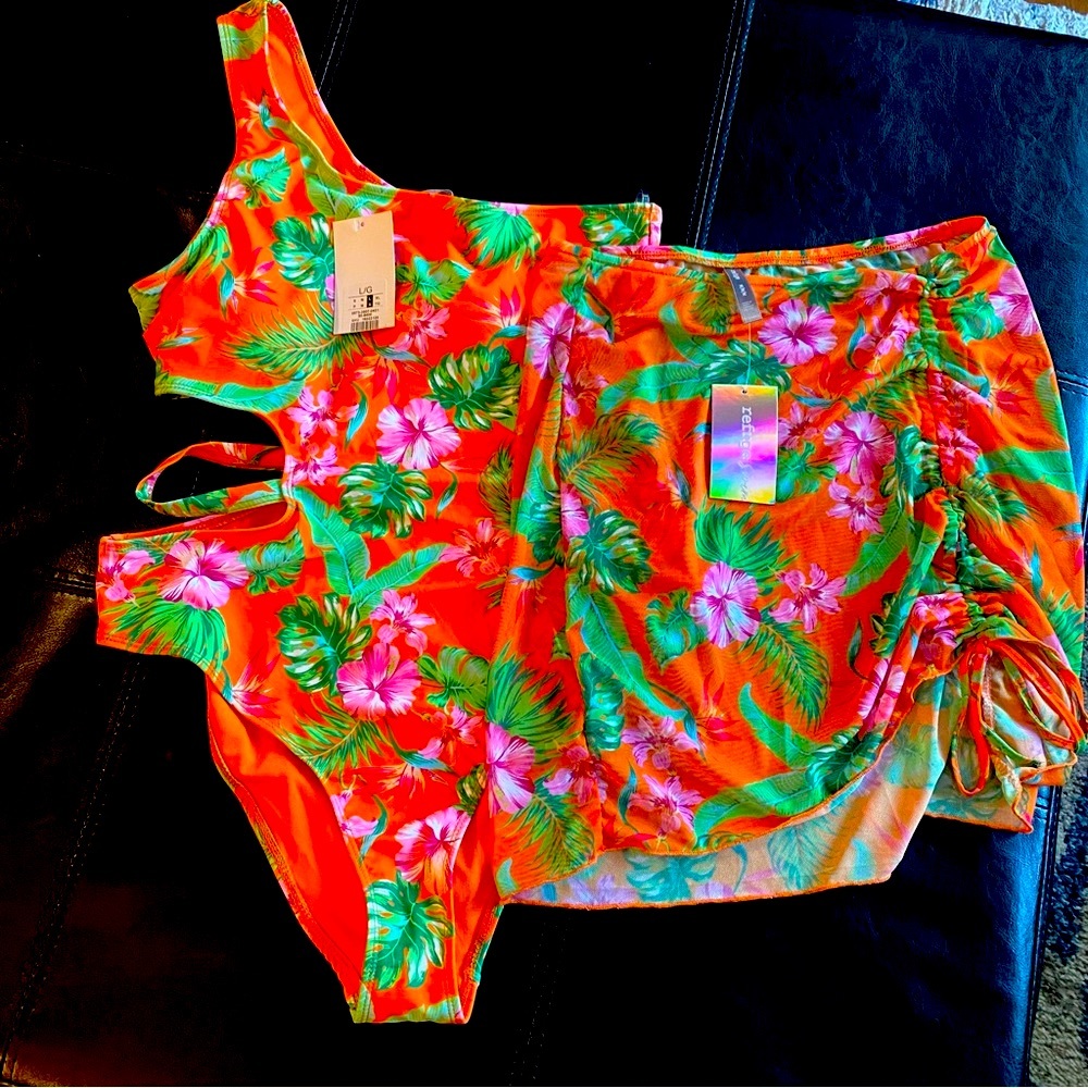 Ladies 2 piece swim wear, new with tags!